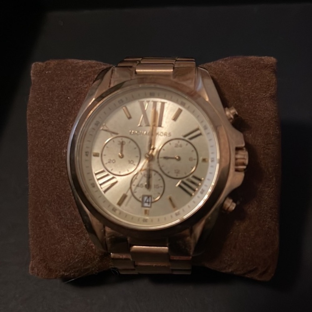 Michael Kors New Battery EUC - Picture 2 of 3